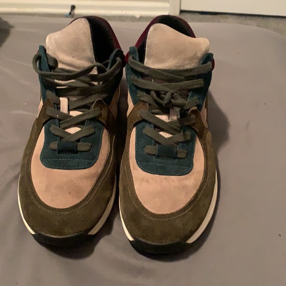 These are Chanel trainers suede - Picture 2 of 2